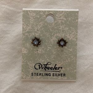 Studded flowers earrings